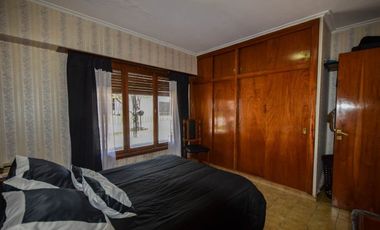 VENTA CHALET 6 AMB. EN ESQ. EXCELENTE EN 2 LOTES