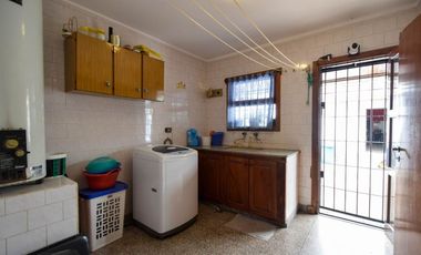 VENTA CHALET 6 AMB. EN ESQ. EXCELENTE EN 2 LOTES