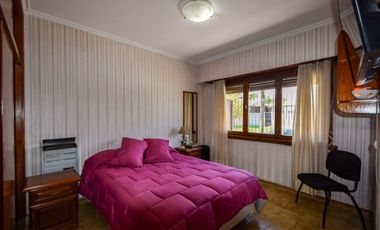 VENTA CHALET 6 AMB. EN ESQ. EXCELENTE EN 2 LOTES