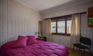 VENTA CHALET 6 AMB. EN ESQ. EXCELENTE EN 2 LOTES