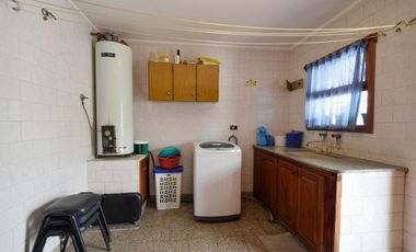 VENTA CHALET 6 AMB. EN ESQ. EXCELENTE EN 2 LOTES