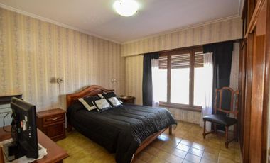 VENTA CHALET 6 AMB. EN ESQ. EXCELENTE EN 2 LOTES