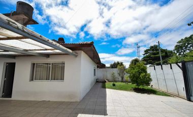 VENTA CHALET 6 AMB. EN ESQ. EXCELENTE EN 2 LOTES
