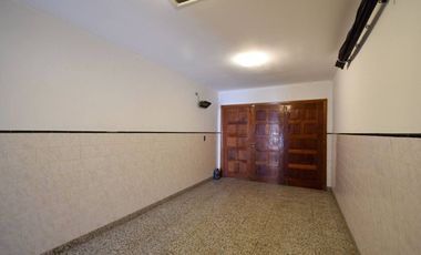 VENTA CHALET 6 AMB. EN ESQ. EXCELENTE EN 2 LOTES
