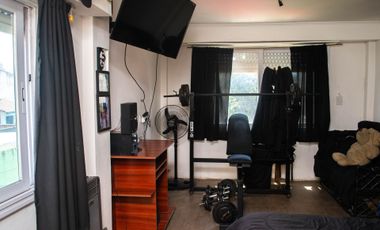 Venta casa 2 ambientes con terreno muy amplio