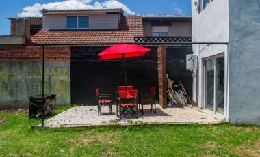 Venta casa 2 ambientes con terreno muy amplio