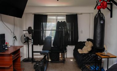 Venta casa 2 ambientes con terreno muy amplio