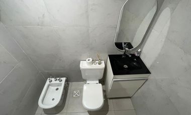 Venta casa 2 ambientes con terreno muy amplio