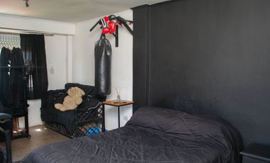 Venta casa 2 ambientes con terreno muy amplio