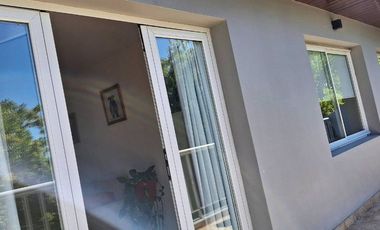 VENTA DEPOSITO CON CASA 4 AMBIENTES Y PARQUE