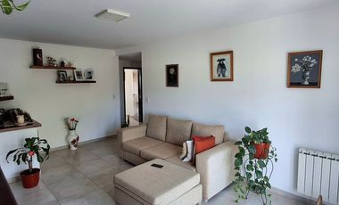 VENTA DEPOSITO CON CASA 4 AMBIENTES Y PARQUE