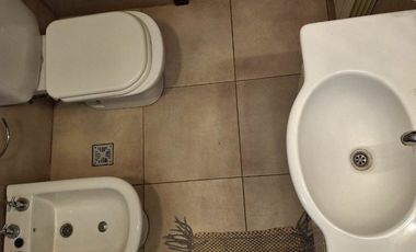 VENTA DEPOSITO CON CASA 4 AMBIENTES Y PARQUE