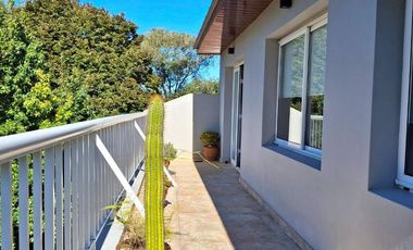 VENTA DEPOSITO CON CASA 4 AMBIENTES Y PARQUE