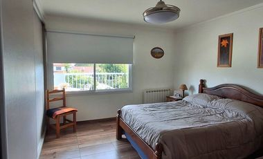 VENTA DEPOSITO CON CASA 4 AMBIENTES Y PARQUE