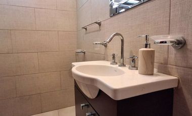 VENTA DEPOSITO CON CASA 4 AMBIENTES Y PARQUE