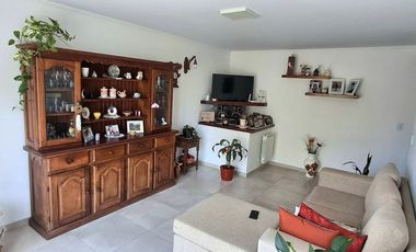 VENTA DEPOSITO CON CASA 4 AMBIENTES Y PARQUE