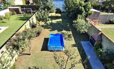 VENTA DEPOSITO CON CASA 4 AMBIENTES Y PARQUE