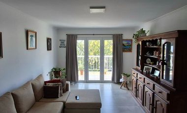 VENTA DEPOSITO CON CASA 4 AMBIENTES Y PARQUE