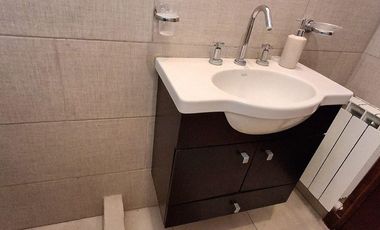 VENTA DEPOSITO CON CASA 4 AMBIENTES Y PARQUE
