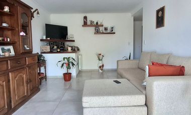 VENTA DEPOSITO CON CASA 4 AMBIENTES Y PARQUE