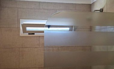 VENTA DEPOSITO CON CASA 4 AMBIENTES Y PARQUE