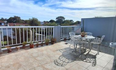 VENTA DEPOSITO CON CASA 4 AMBIENTES Y PARQUE