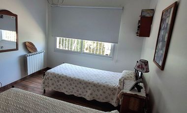 VENTA DEPOSITO CON CASA 4 AMBIENTES Y PARQUE