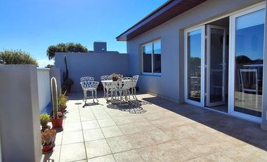 VENTA DEPOSITO CON CASA 4 AMBIENTES Y PARQUE