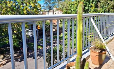 VENTA DEPOSITO CON CASA 4 AMBIENTES Y PARQUE