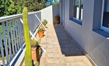VENTA DEPOSITO CON CASA 4 AMBIENTES Y PARQUE