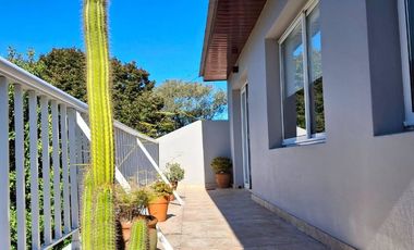 VENTA DEPOSITO CON CASA 4 AMBIENTES Y PARQUE