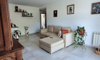 VENTA DEPOSITO CON CASA 4 AMBIENTES Y PARQUE