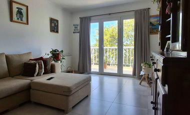 VENTA DEPOSITO CON CASA 4 AMBIENTES Y PARQUE