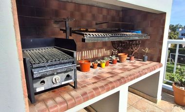 VENTA DEPOSITO CON CASA 4 AMBIENTES Y PARQUE