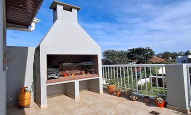 VENTA DEPOSITO CON CASA 4 AMBIENTES Y PARQUE