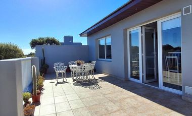 VENTA DEPOSITO CON CASA 4 AMBIENTES Y PARQUE