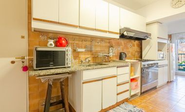 Semi Piso de Categoría c/cochera -Pileta -Parrilla