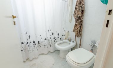 Semi Piso de Categoría c/cochera -Pileta -Parrilla