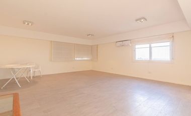 Semi Piso de Categoría c/cochera -Pileta -Parrilla