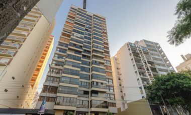 Semi Piso de Categoría c/cochera -Pileta -Parrilla