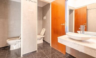 Semi Piso de Categoría c/cochera -Pileta -Parrilla