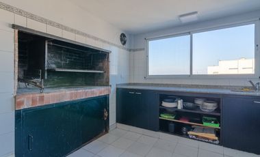 Semi Piso de Categoría c/cochera -Pileta -Parrilla