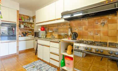 Semi Piso de Categoría c/cochera -Pileta -Parrilla