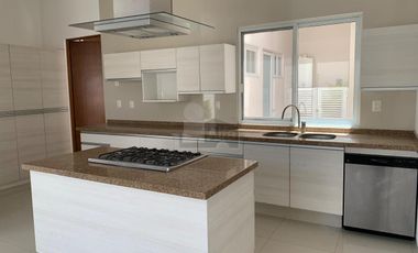 Casa Residencial en Fraccionamiento Sierrazul - Desarrollos del Pedregal, San Luis Potosí