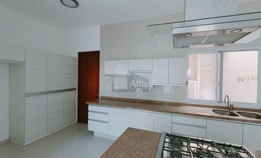 Casa Residencial en Fraccionamiento Sierrazul - Desarrollos del Pedregal, San Luis Potosí