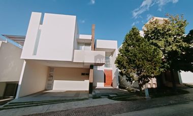 Casa Residencial en Fraccionamiento Sierrazul - Desarrollos del Pedregal, San Luis Potosí