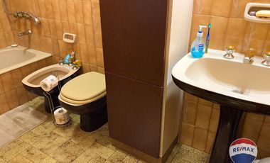 VENTA CASA CUATRO AMBIENTES GRAN LOTE CON PILETA