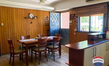 VENTA CASA CUATRO AMBIENTES GRAN LOTE CON PILETA