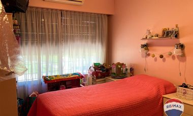 VENTA CASA CUATRO AMBIENTES GRAN LOTE CON PILETA