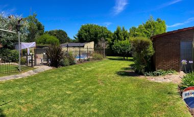 VENTA CASA CUATRO AMBIENTES GRAN LOTE CON PILETA